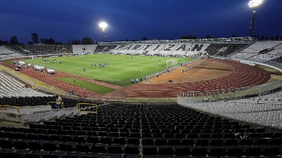 Zid na stadionu Partizana se obrušava, fasada otpada (VIDEO, FOTO)