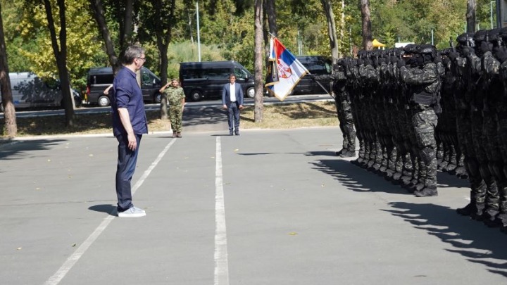 Vučić preuzima komandu nad vojskom: U Skupštinu upravo stigao Predlog izmena Zakona o Vojsci koji to potvrđuje (FOTO)