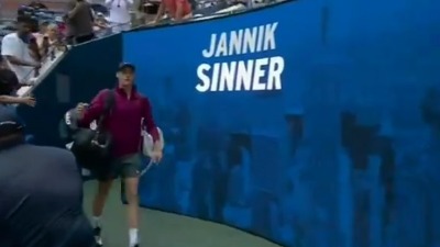 Neprijatno na US Openu: Siner kročio na teren, a onda... (VIDEO)