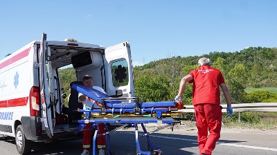 Saobraćajna nesreća na auto-putu MIloš Veliki: Kamion sleteo u kanal (FOTO)