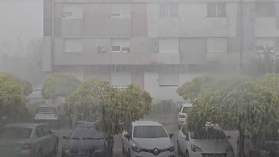 Zastrašujuće scene iz Srbije: Vetar nosi sve pred sobom (VIDEO)