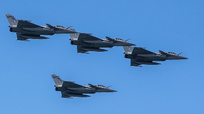 Frans pres: Srbija zajmi 1,9 milijardi evra od francuskih banaka da finansira svoje Rafale