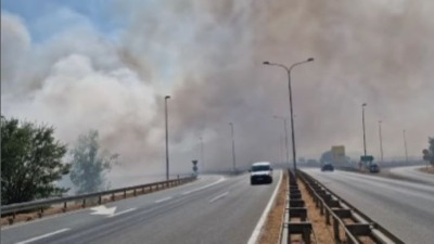 Veliki požar kod deponije u NS: Problem za vatrogasna vozila zbog posete Makrona (VIDEO, FOTO)