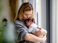 "Neka DRŽAVA plati doprinose!": Sindikat traži PROMENU PRAVILA za majke