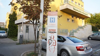 PREDVORJE PAKLA ZA DECU: U Tiršovoj se čeka i po pet sati dok grip kosi najmlađe (FOTO)