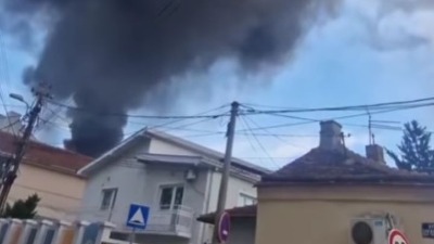 Buknuo požar: Goreli stiropor i građevinski materijal (VIDEO, FOTO)