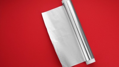 Žene masovno nose kuglice aluminijumske folije u tašni, a evo i zašto