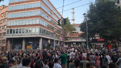 "Sram vas bilo! Vi ste naš servis, a ne servis SNS-a": Završen protest ispred RTS (VIDEO, FOTO)