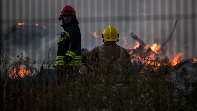 Požar izbio u industrijskoj zoni: Policija uputila hitno upozorenje (FOTO)