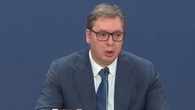 Vučić obožava da ga zovu "vrhovni komandant", a da li je to zaista?