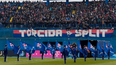 Torcida zbog ćirilice preti vlastima: Klošari... (FOTO)