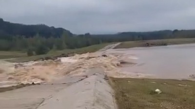 Pukla brana kod granice Poljske i Češke (VIDEO)