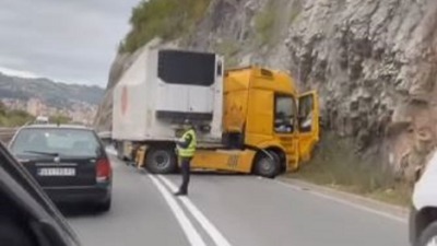 Teška nezgoda na Zlatiborskom putu: Saobraćaj otežan (VIDEO)