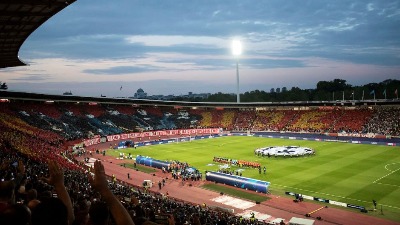 Zvezda u borbi za potpis kapitena Barselone (FOTO)