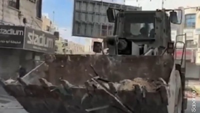 Izraelska vojska juril palestinske novinare buldožerom (VIDEO)