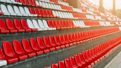 Bruka: Navijači napustili stadion posle 39. minuta (FOTO)