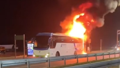 Zapalio se autobus u Beogradu (VIDEO)