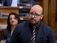 "Otvoriti nacionalni TV kanal koji će prenositi suđenje predstavnicima sadašnje vlasti"