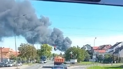 Panika u Pančevu, izbio požar, dim kulja (VIDEO)