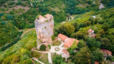 Ni na nebu ni na zemlji! Manastir među oblacima morate da vidite - ljudi oduševljeni (FOTO) 