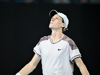 Ko se ovome nadao?! Menšik izbacio Sinera u Dohi