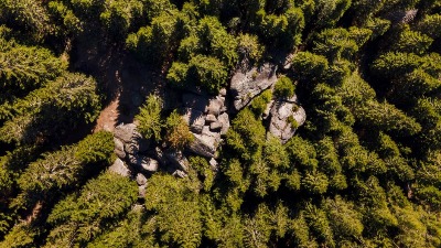 "Letelo kamenje veličine dečije glave": Minirali stenu u centru Kopaonika, pa napravili haos (FOTO)