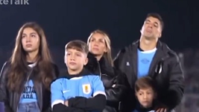 Suarez se u suzama oprostio od Urugvaja (VIDEO)