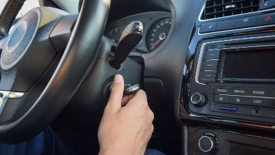 Šta raditi kada ključevi ostanu zaključani u automobilu? Rešenje je krajnje jednostavno