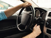 Smrdi vam BENZIN u automobilu? Evo šta to može da znači 