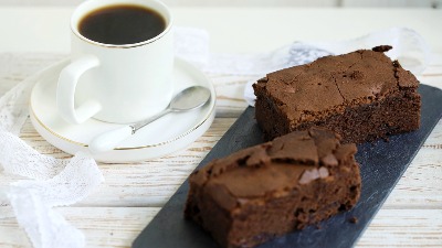 Čokoladni kolač za početnike! Svaka domaćica će uspeti da ga spremi 