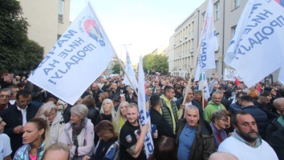 Deka (92) biciklom na protest u Loznici: Vozio 6 sati (FOTO)