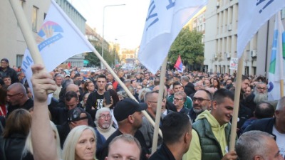 "Kopati možete preko nas, sve ih čekamo u Nedeljicama": Veliki protest protiv Rio Tinta u Loznici (FOTO)