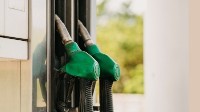 Gorivo nikad skuplje: Za isti novac danas dobijate i do 5,5 litara MANJE DIZELA