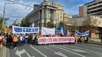 "Za Tabaković i Đukić Dejanović ima novca, a za nas ne": Veliki protest prosvetnih radnika (FOTO, VIDEO)