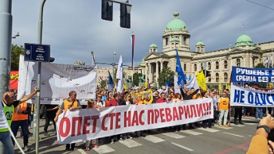 Bez dogovora: Prosvetari nezadovoljni ponudom, najavljen PROTEST