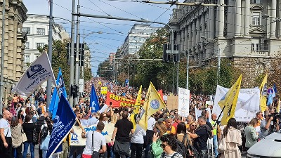 Prosvetari odgovorili Vučiću: Šta sve može da se kupi za "IZVINI" u Srbiji?