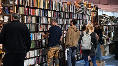 Uvođenje nove tarife na izdavanje knjiga - katanac na vratima biblioteka