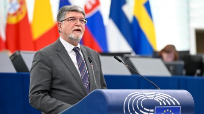 "Zabrinutost i neprihvatljiva objava Picule u uniformi i sa puškom"