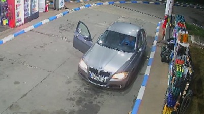 Kamere snimile krađu na pumpi: Dovezao se u BMW-u, a onda... (VIDEO)