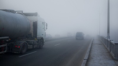 MUP UPOZORAVA Magla progutala Srbiju, hitno prilagodite vožnju