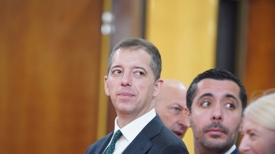 Marko Đurić ponovo viri s prozora (FOTO)