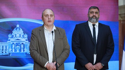 Opozicionar udario na opoziciju: Šibicarske fore, ispadamo smešni i neozbiljni!