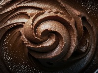 Trik od 10 sekundi za savršenu glazuru: Dodajte ovo u otopljenu čokoladu i više nikad neće pucati