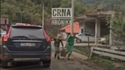 Snimak iz Jablanice lomi srca: Mališani za dan postali odrasli, dečja igra za njih je završena (VIDEO)