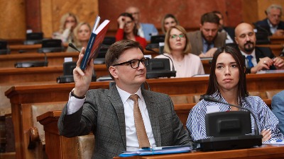 "Čovek koji je nekada hteo da formira JEZIČKE PATROLE sada u Skupštini objašnjava šta je nacizam"