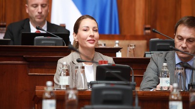 "Ministarka, da 'treće lice' za NIS nije 'sumnjivo lice' iz UAE?"