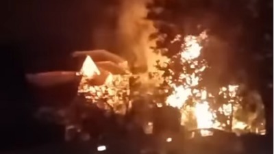 Cisterna se zapalila i uletela ljudima u dvorište (VIDEO)
