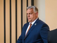 Orban objavio fotošopiranu sliku fon der Lajenove: Vreme je da odeš (FOTO)