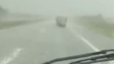 Vozila stoje u zaustavnoj traci, Batočina se beli od grada (VIDEO)