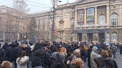 Pomen od 27 minuta: Studenti odaju poštu i žrtvama sa Cetinja